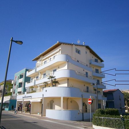 Residence Diana Frontemare - Agenzia Cocal Каорле Екстер'єр фото